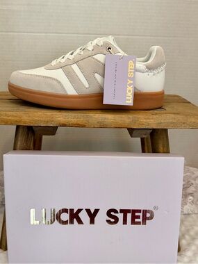 Lucky Step Women's Sneakers Retro Gum sole. Cream & Tan Low-Top, 6 1/2 medium